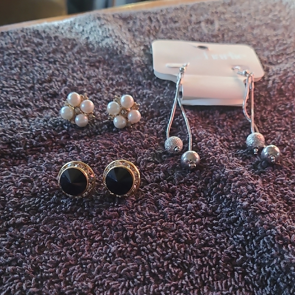 3 pairs of earrings